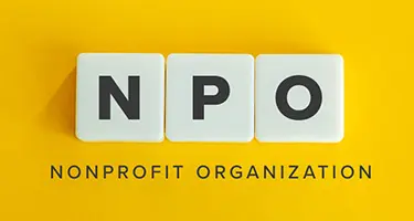 Three white blocks spelling "NPO" on a yellow background.