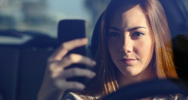 Teen uses SnapChat Speed Filter while Driving