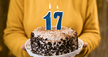 Birthday cake with candles that say 17