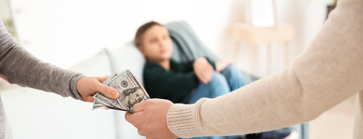 Two parents exchange money for child support 